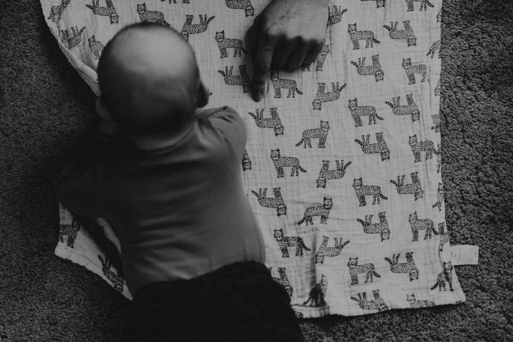 Newborn Shooting in Wiener Altbau Wohnung